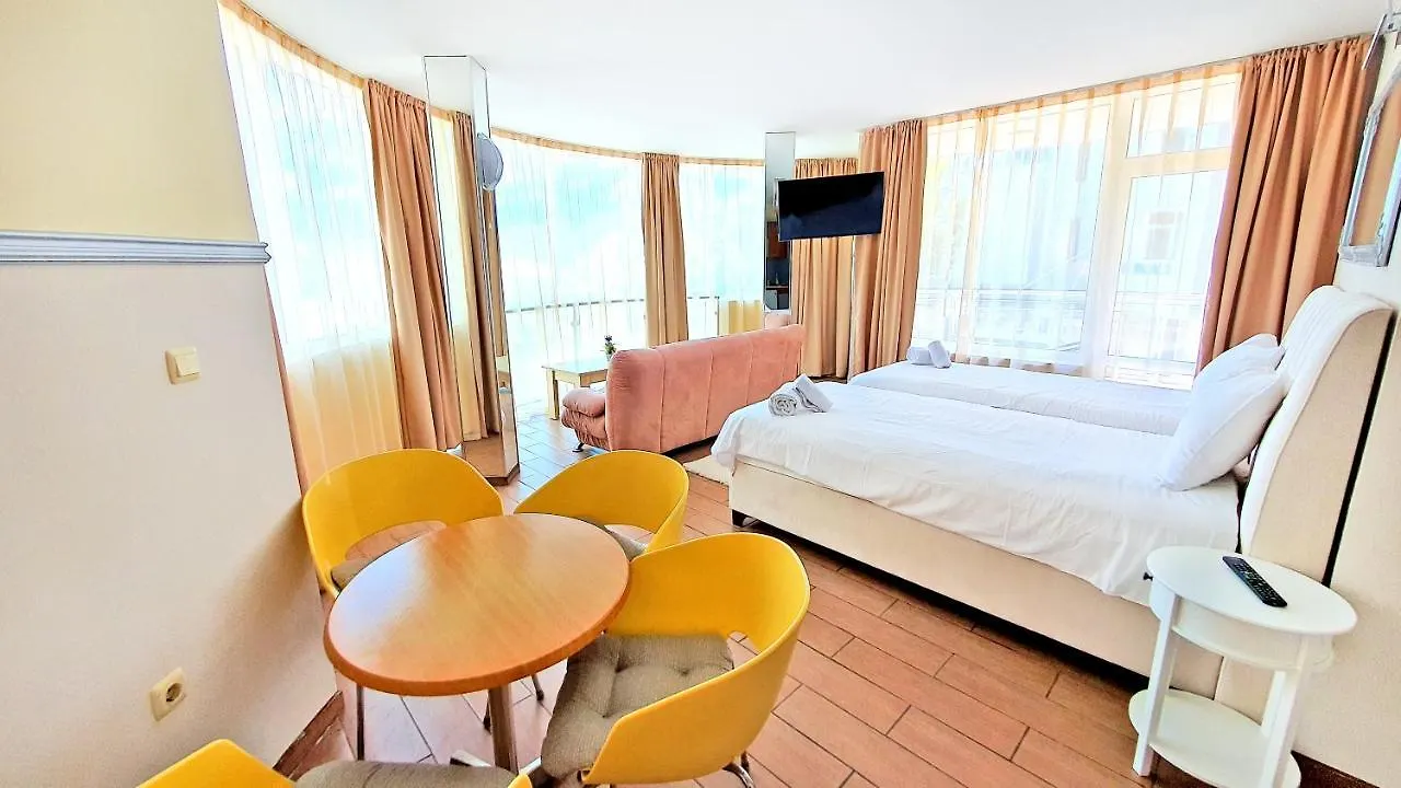 Favorit Aparthotel Napospart