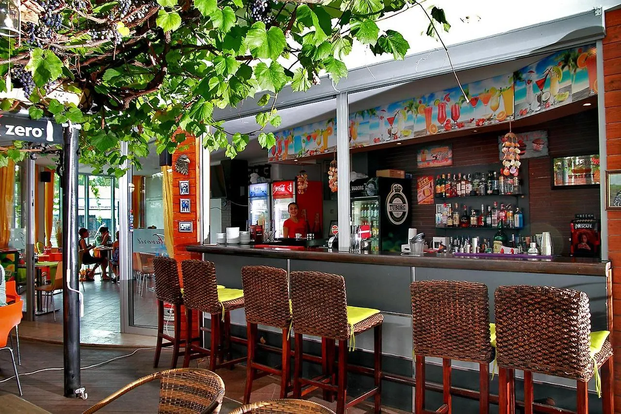Favorit Aparthotel Napospart