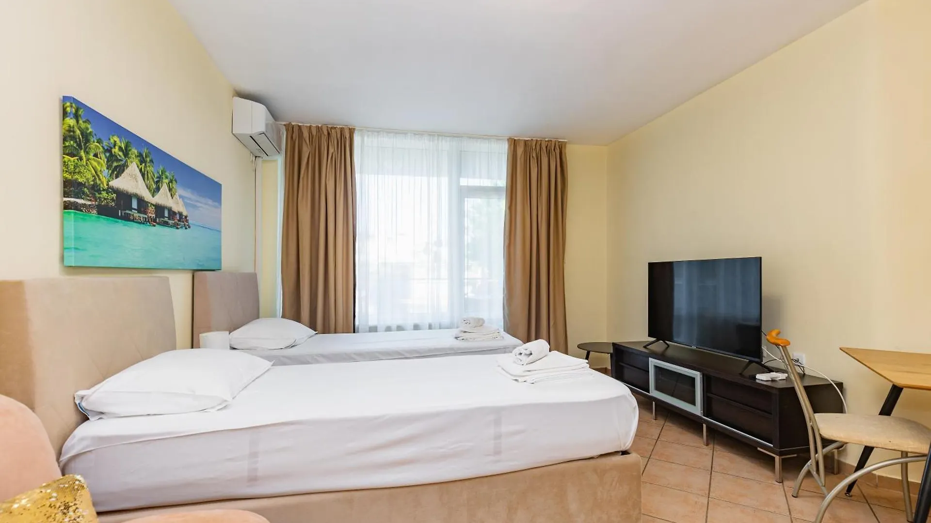 Favorit Aparthotel 阳光海滩